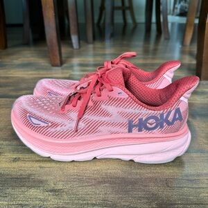 HOKA Women’s Clifton 9 Size 8.5